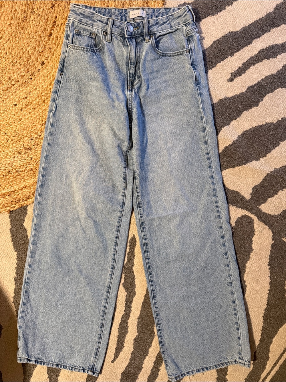 PacSun Light Wash Relaxed Straight-Leg Jeans